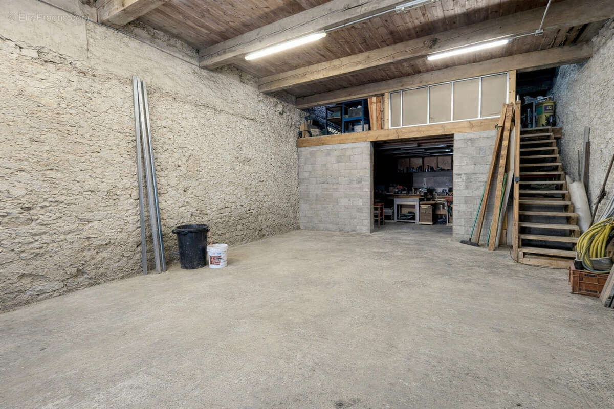 À vendre à Paraza   Maison rénovée avec annexes et potentiel exceptionnel près du Canal du Midi - photo 3