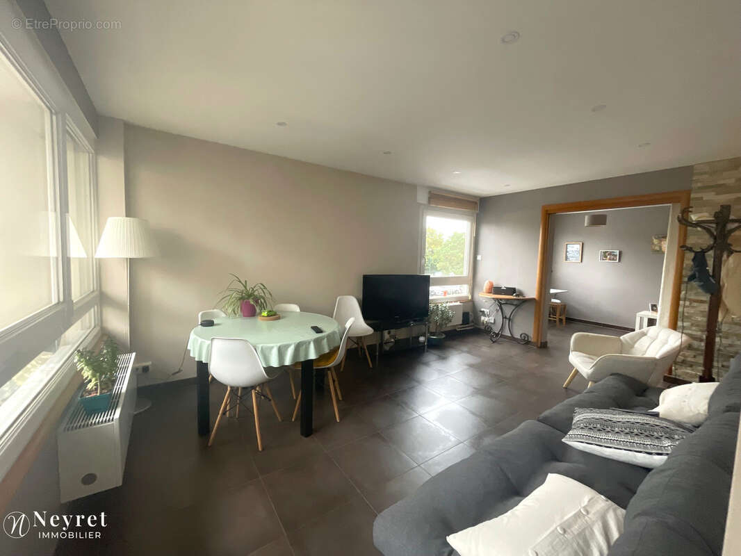 Appartement à OULLINS