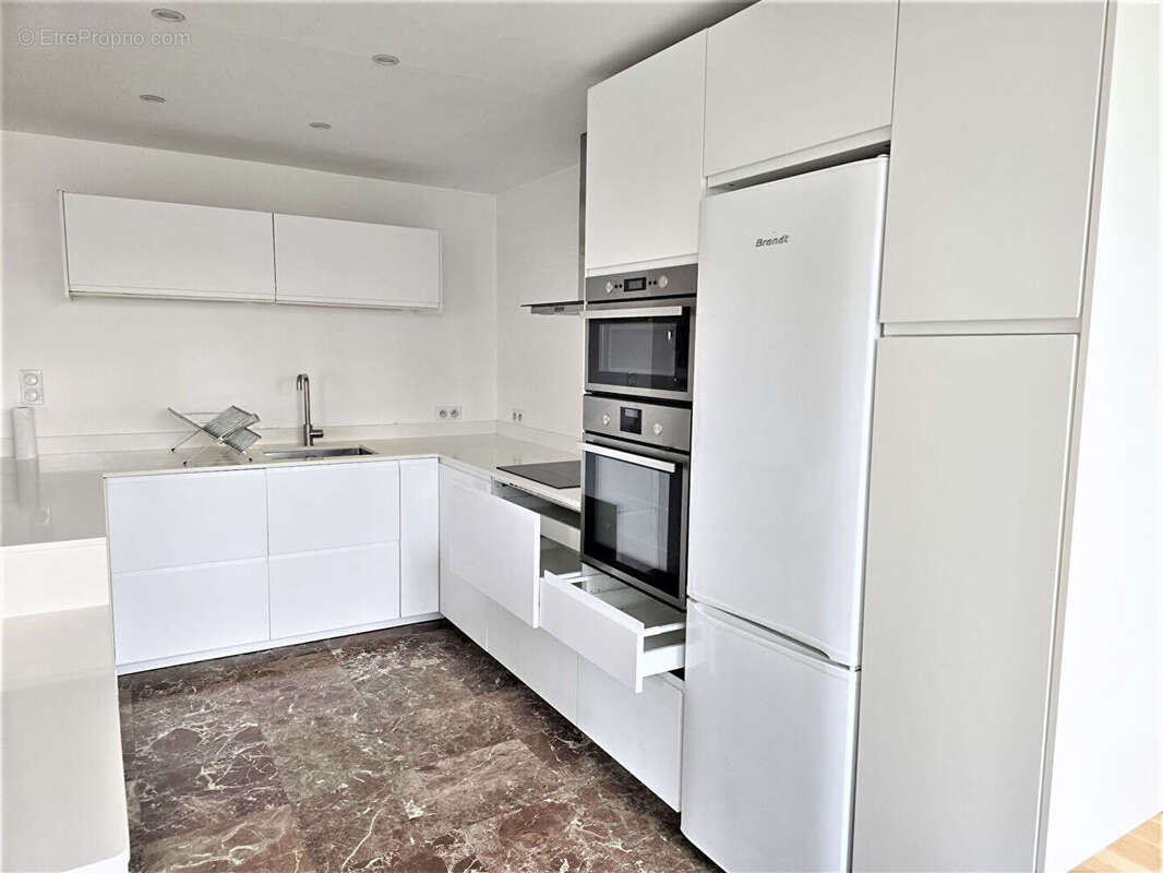 Appartement à COURBEVOIE