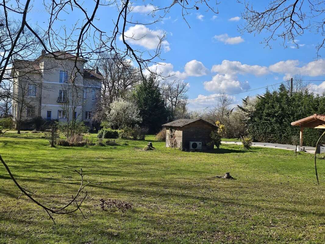 Maison à MONTROND-LES-BAINS