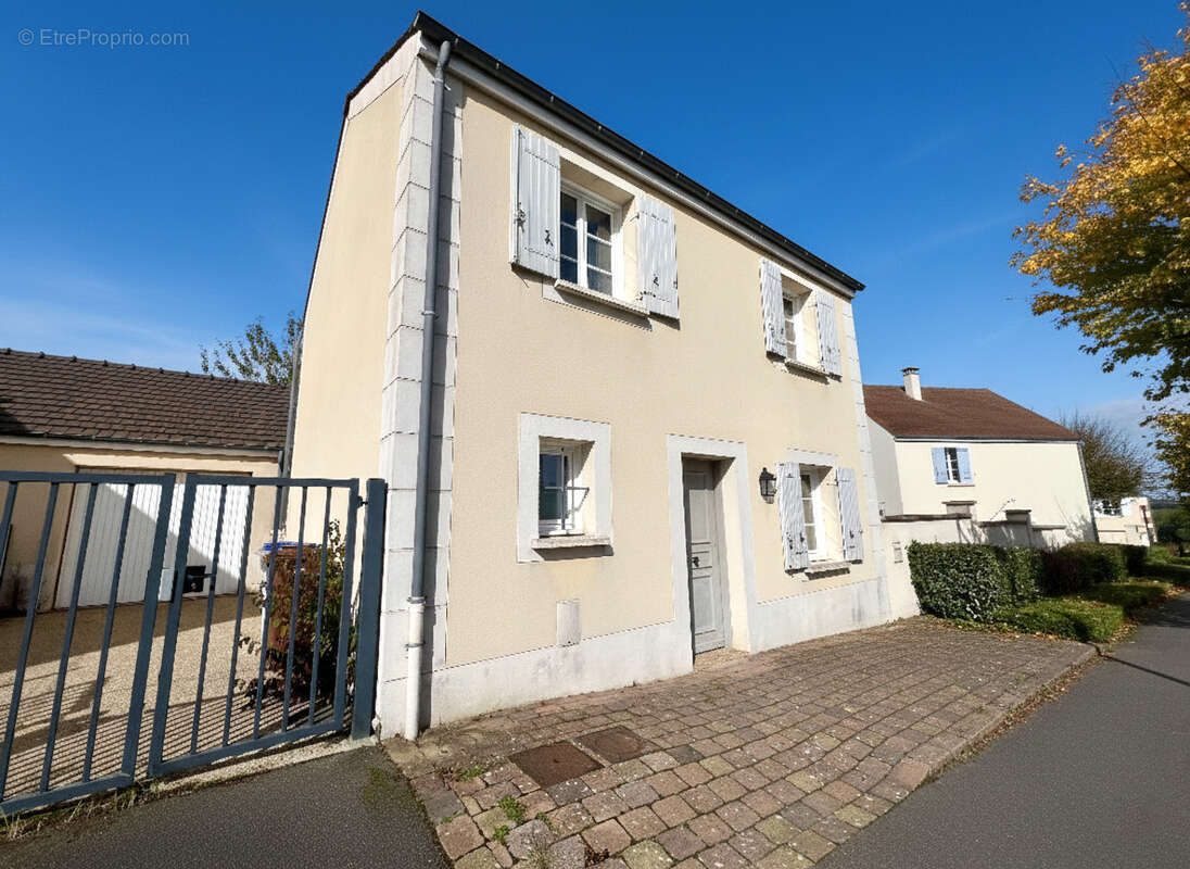 Maison à MAGNY-LE-HONGRE