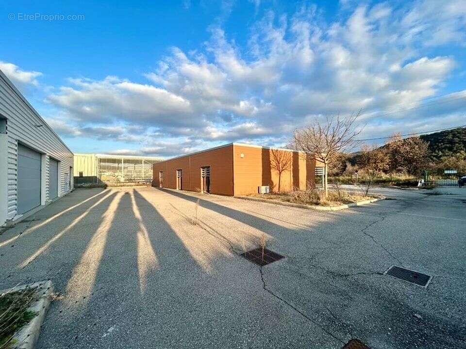 Commerce à GREOUX-LES-BAINS
