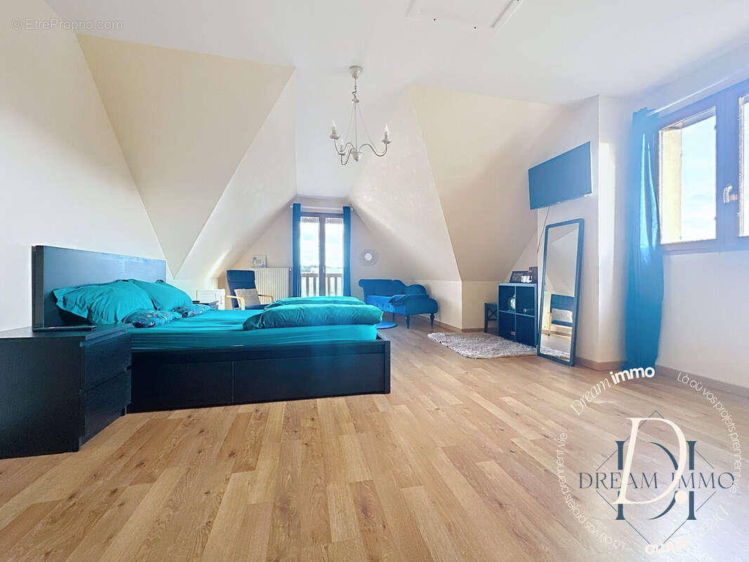 Chambre étage avec balcon - Maison à CIVIERES