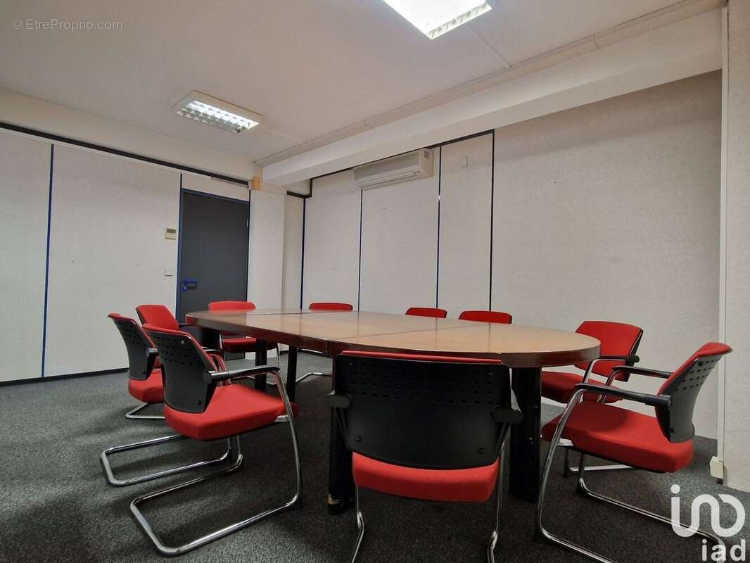 Photo 4 - Commerce à LA CELLE-SAINT-CLOUD