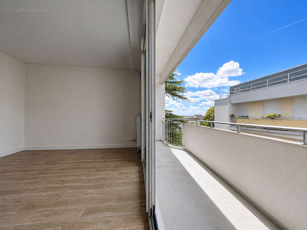T3 de 74 m²  au dernier étage avec double balcons à Trélazé - photo 4