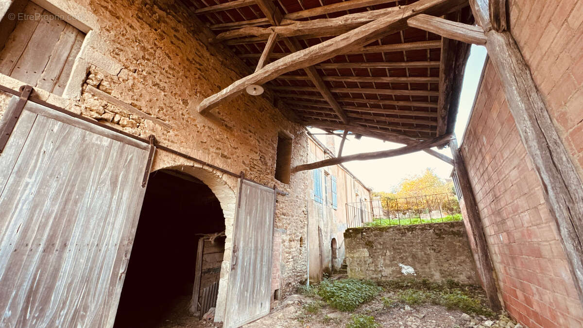 Ancien corps de ferme à renover avec dépendances et jardin de 447 m2 au prix de 58 000 € F.A.I. secteur THORY - photo 11