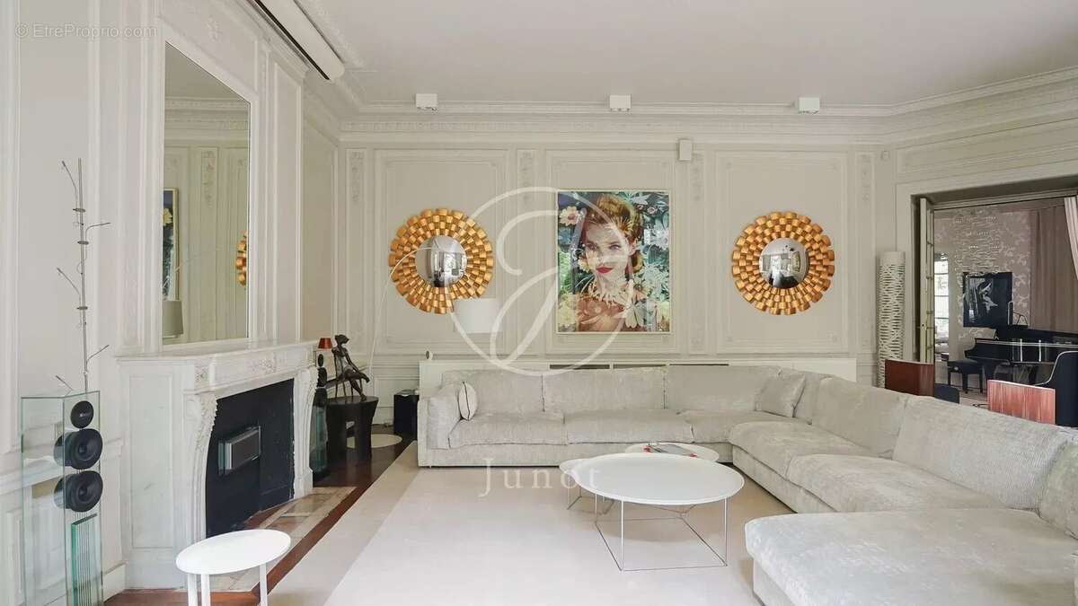 Appartement à PARIS-8E