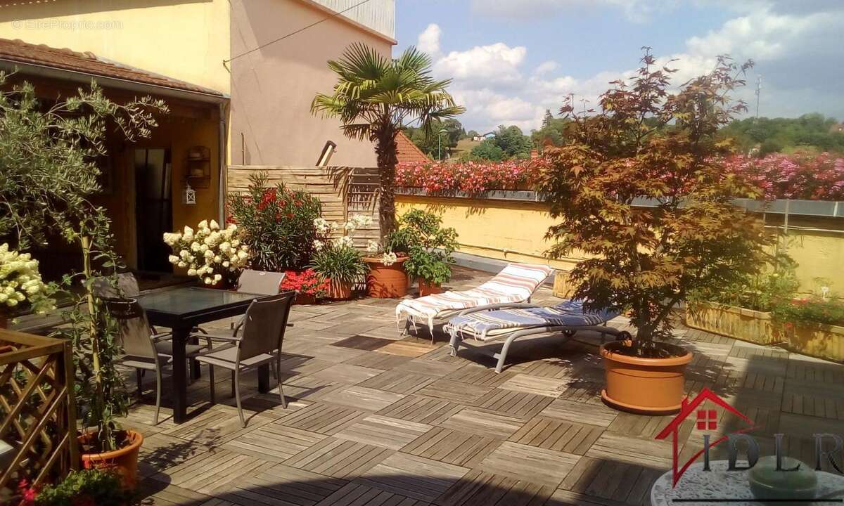 immeuble commercial et d'habitation de 430 m2 - photo 2