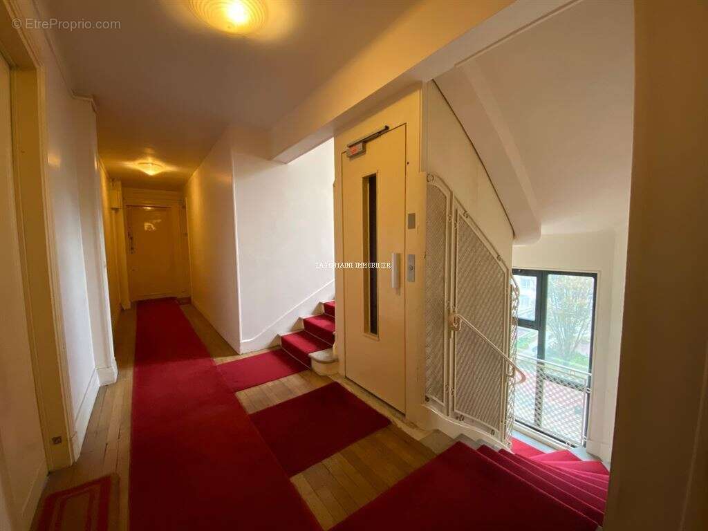 Appartement à PARIS-16E