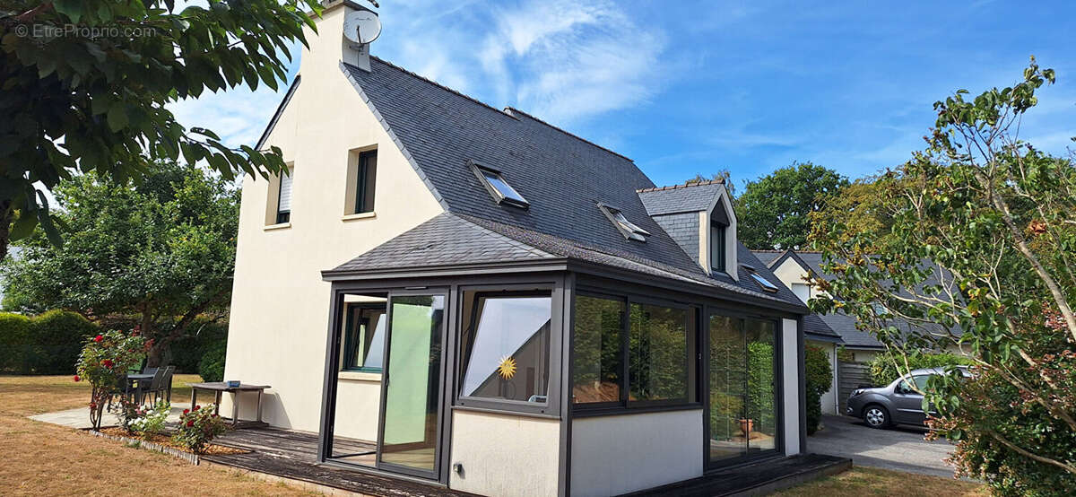 FOUESNANT BOURG - Maison contemporaine de 170 m² sur un joli terrain de 950 m² ! - photo 2