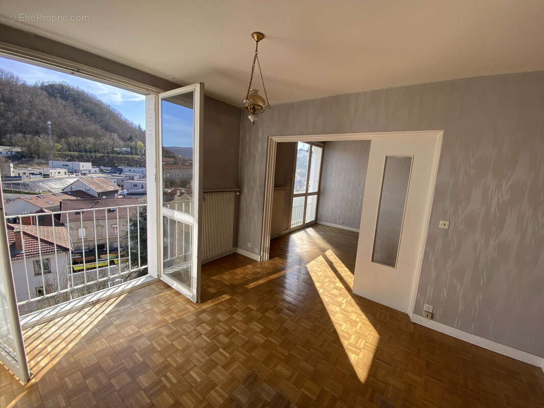 Appartement à SAINT-ETIENNE
