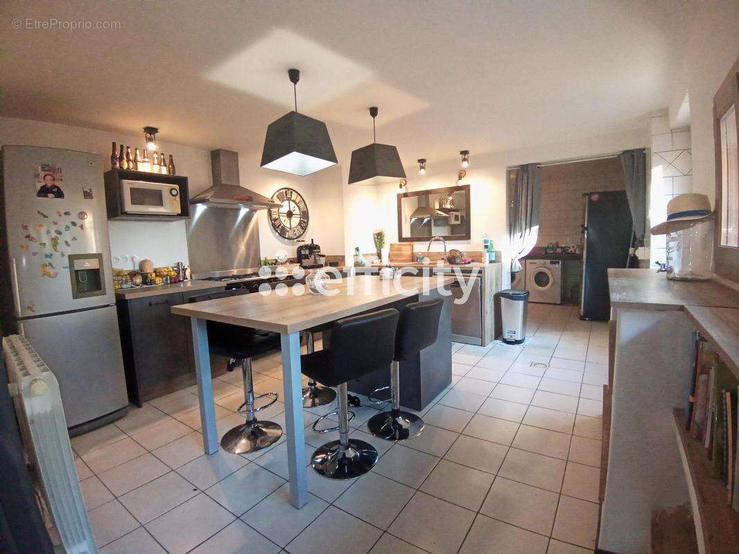 Maison à CAMARET-SUR-AIGUES