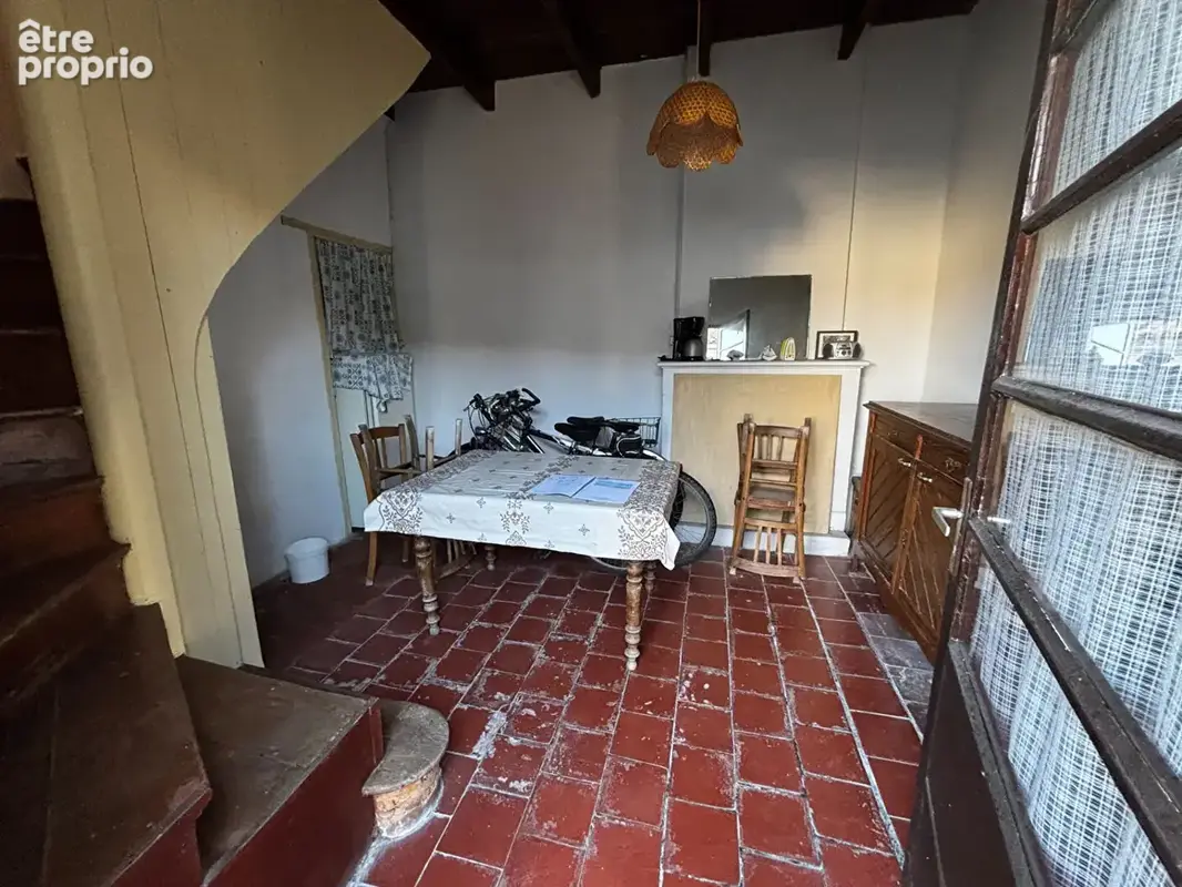 Ensemble de charme à rénover avec fort potentiel, au coeur du village - photo 3