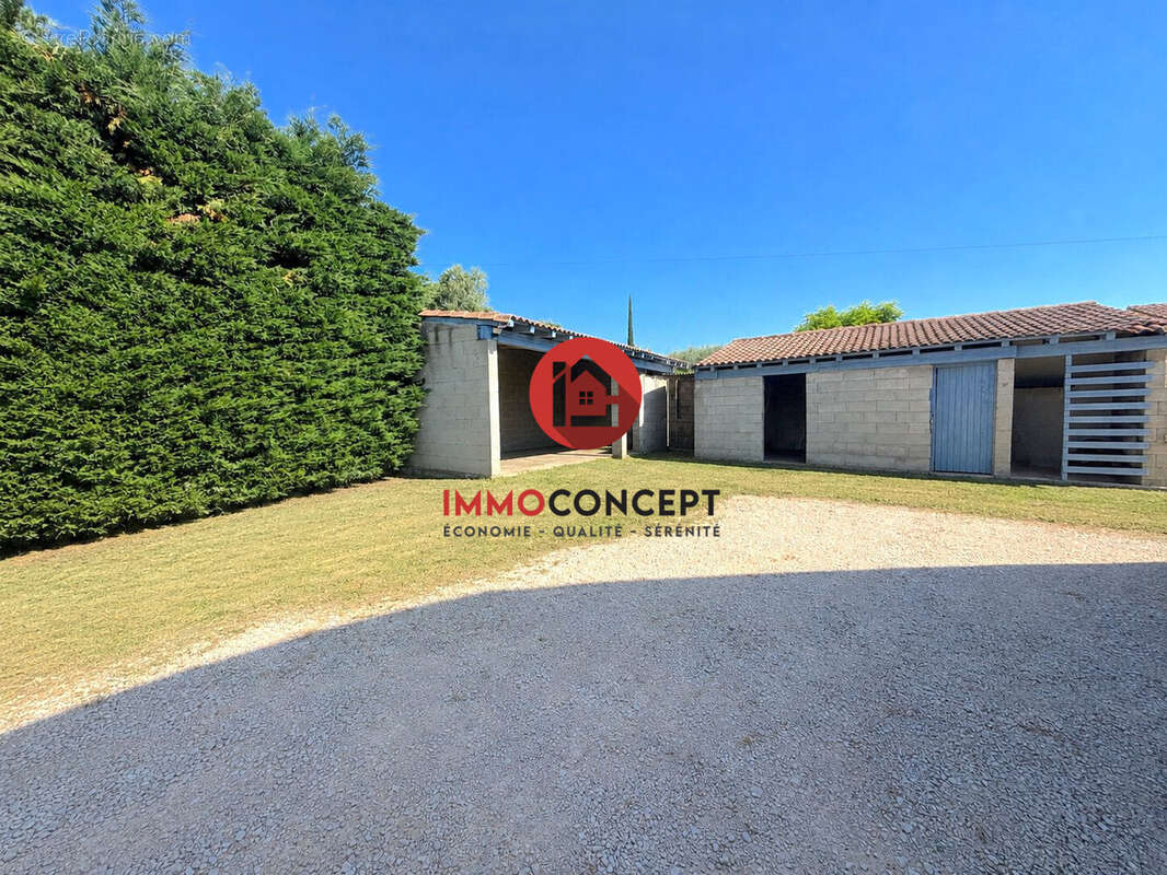 Maison 130 m² à Laudun-L'ardoise  - photo 2