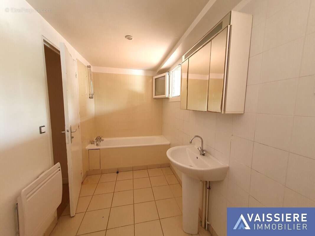 Maison à VOISINS-LE-BRETONNEUX