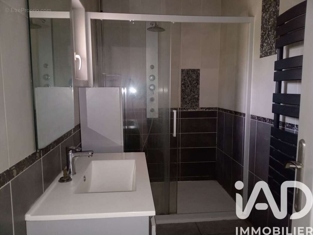 Photo 8 - Maison à GENELARD