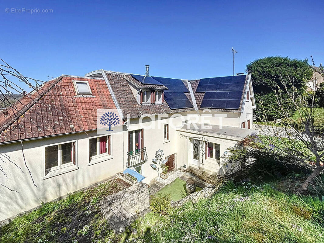 Maison à THIVERVAL-GRIGNON