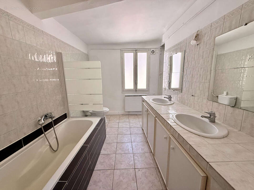 Appartement à SAINT-MAXIMIN-LA-SAINTE-BAUME