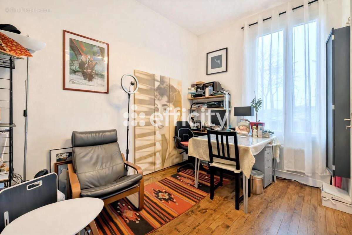 Appartement à COURBEVOIE