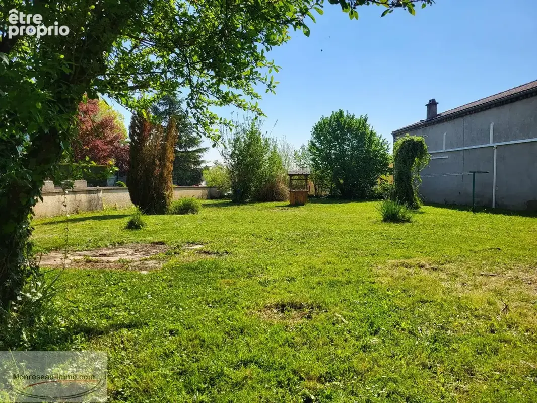 Ensemble Immobilier : 2 logements + dépendances + jardin (constructible) - photo 2