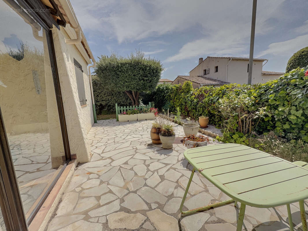 Villa T4 de 96 m2 hab. avec garage sur 349 m2 de terrain à pied du port du Brusc - photo 21