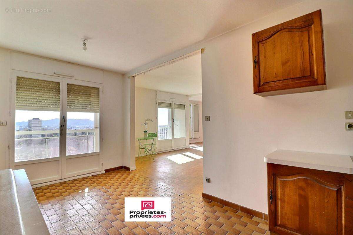 Appartement à MARSEILLE-12E