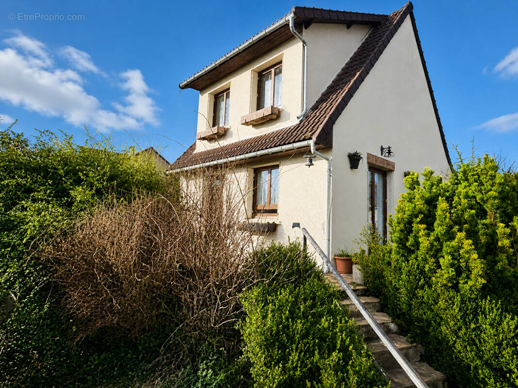 Maison à CHANTELOUP-LES-VIGNES