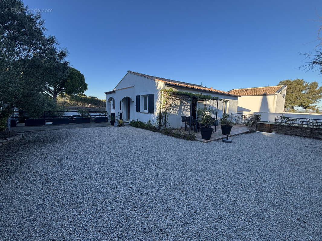 Maison à GALLARGUES-LE-MONTUEUX