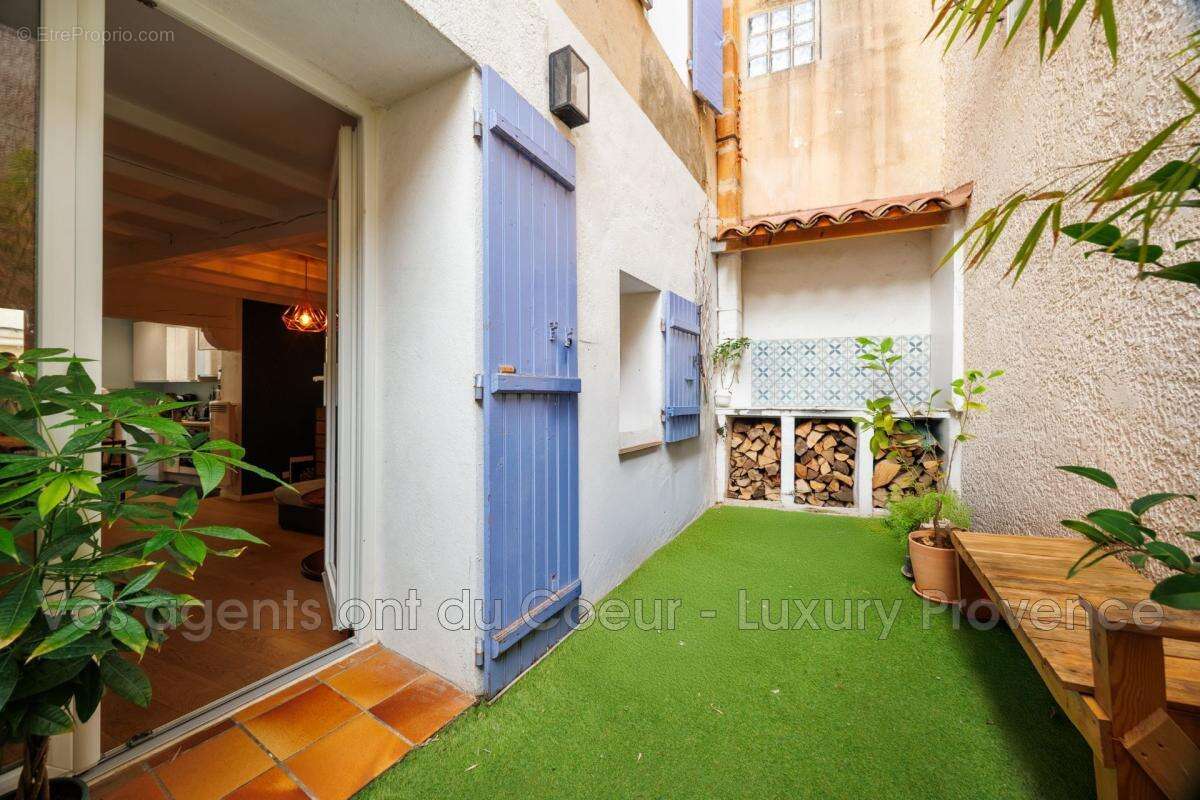 Maison à SIMIANE-COLLONGUE