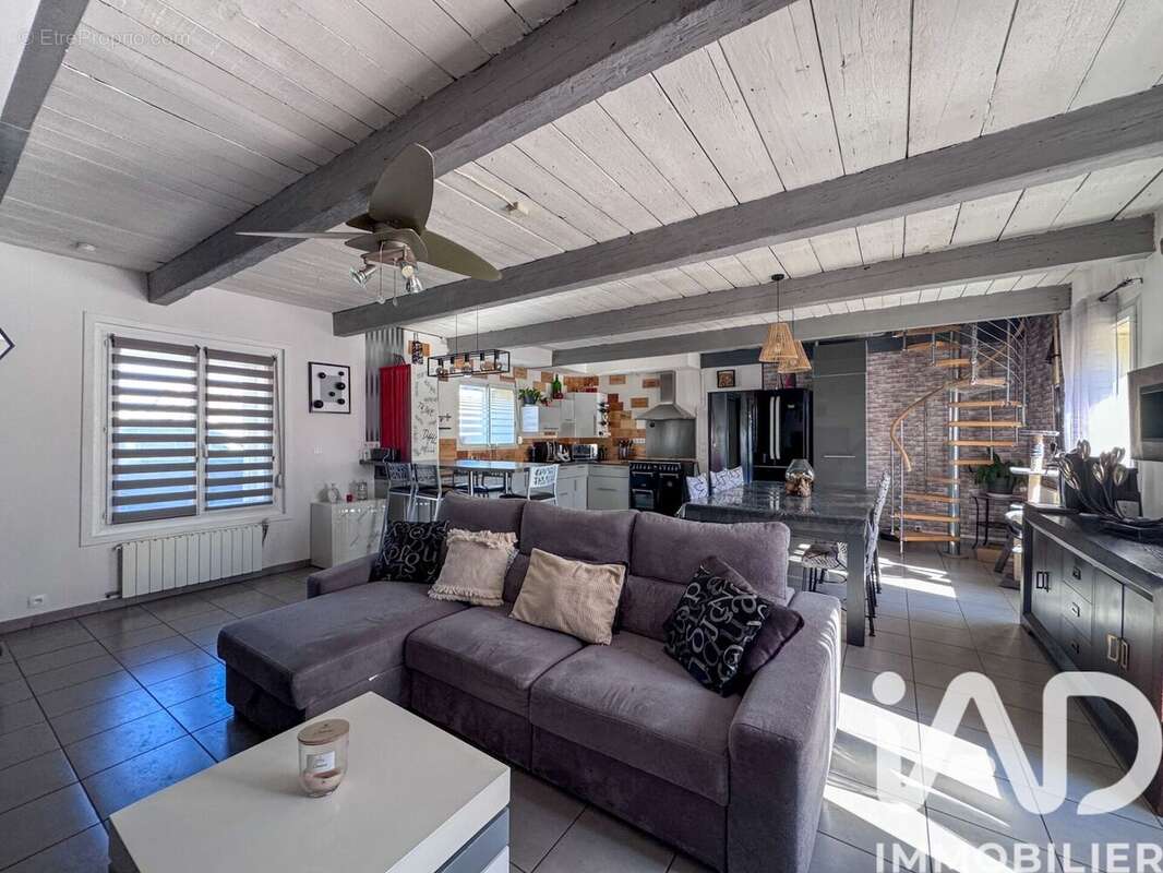 Maison 179 m² à Cadillac-En-Fronsadais  - photo 7