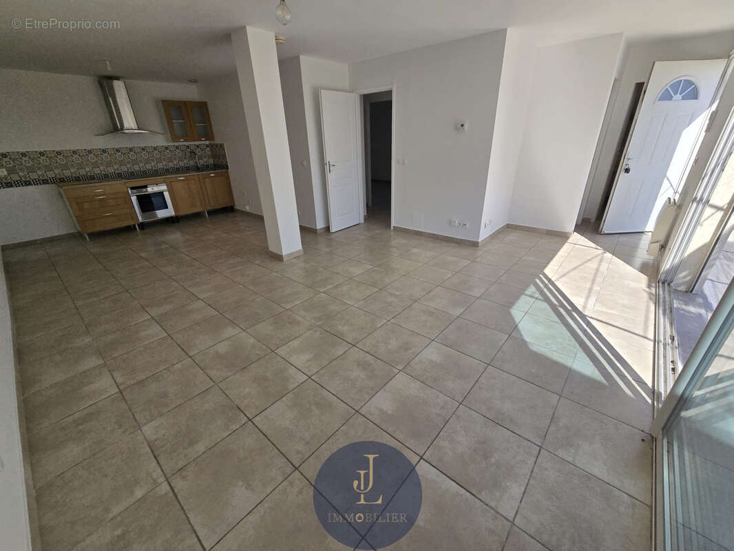 Appartement à COMBAILLAUX
