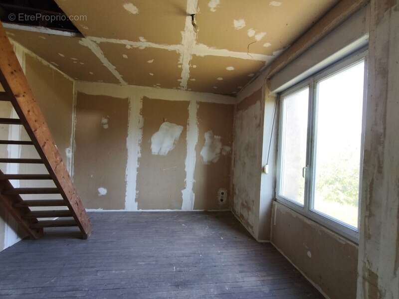 Maison à vendre 105 m² 3 chambres 6 pièces dépendances 6.5 hectares terrain et bois  AIGURANDE (36) - photo 7
