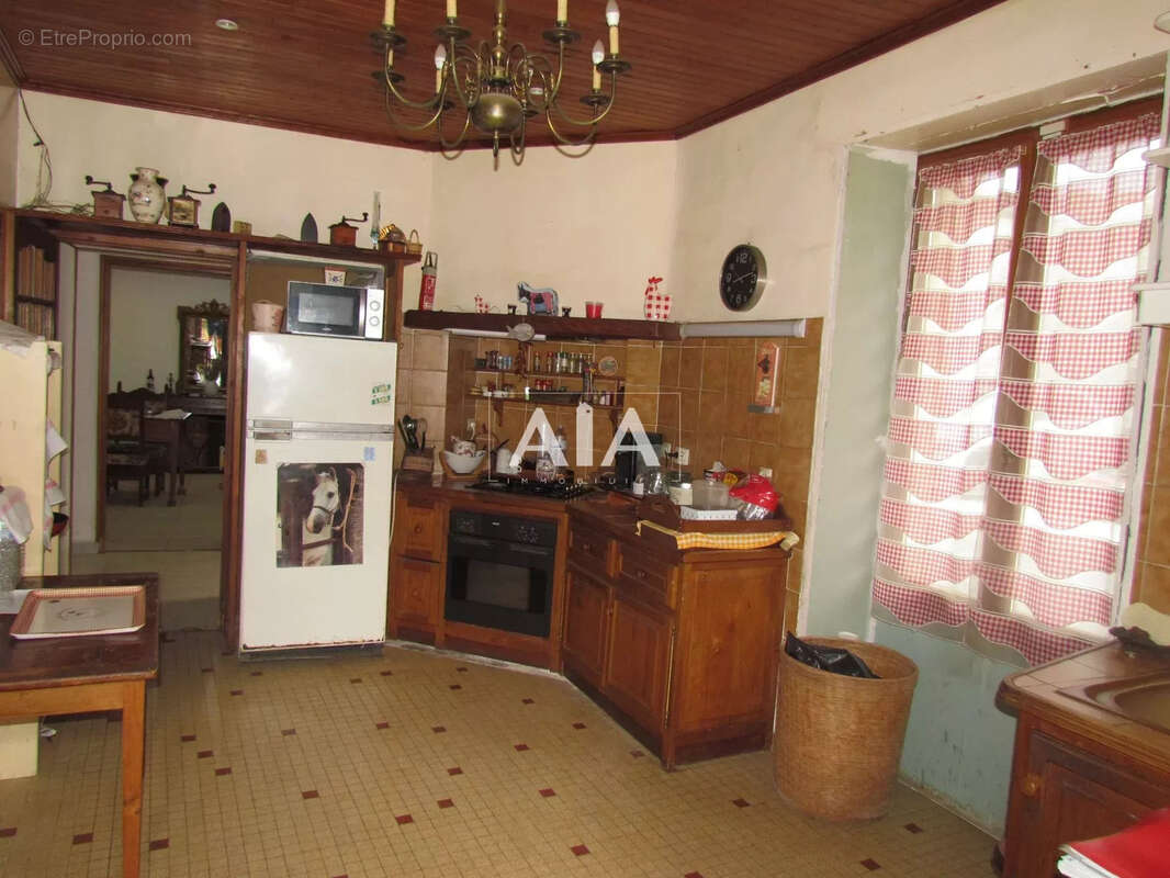 Maison à COURCOME
