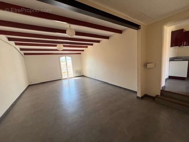 Belle appartement de 80m² plus terrasse avec garage privé pour 2 voitures fermées, proche de toutes commodité. - photo 7