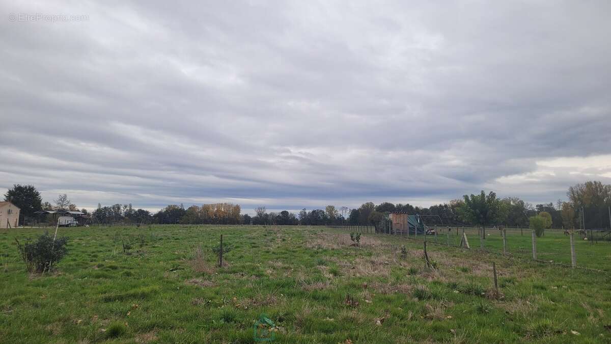 Terrain à SAINT-PIERRE-D'EYRAUD