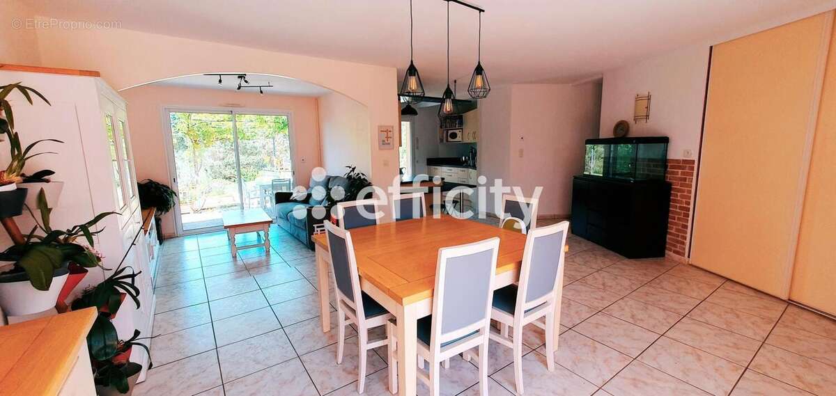 Maison à SAINT-VIANCE