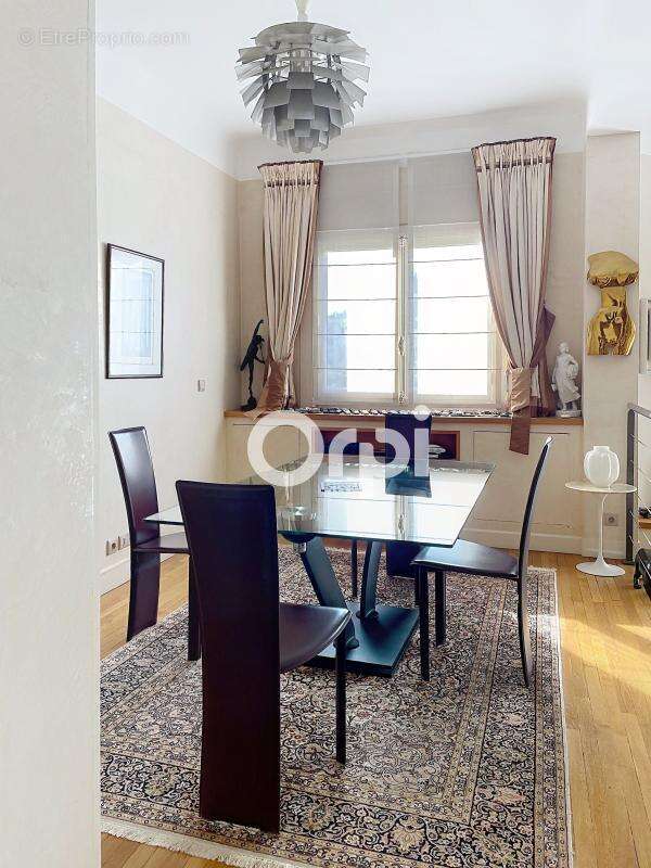 Appartement à NEUILLY-SUR-SEINE