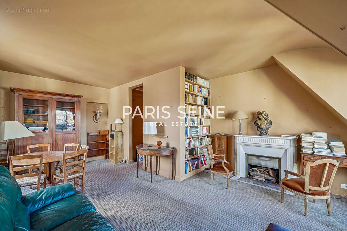 Appartement à PARIS-7E