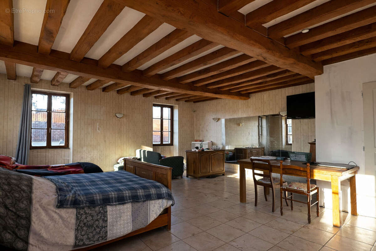 Immeuble local commercial + appartement centre de Jumeauville - photo 11