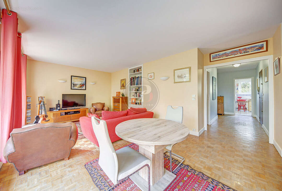 Appartement à MAREIL-MARLY