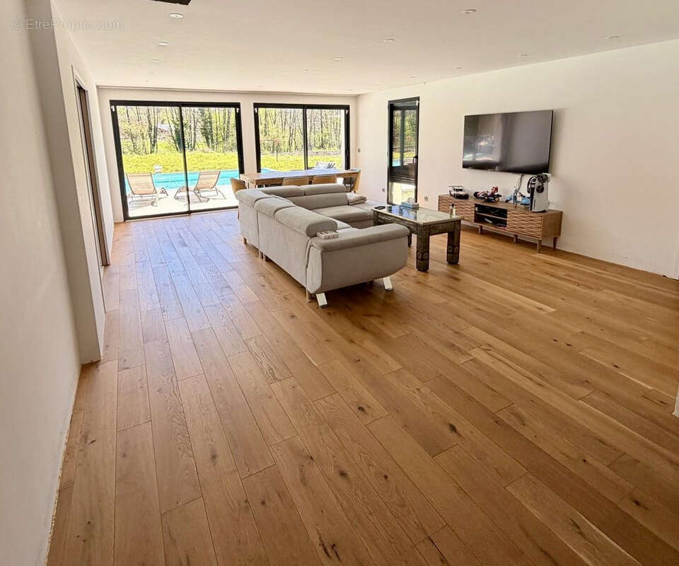 Maison à SAINT-CERGUES