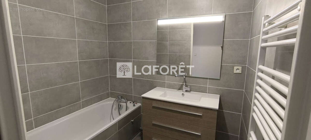 Appartement à L'ARBRESLE