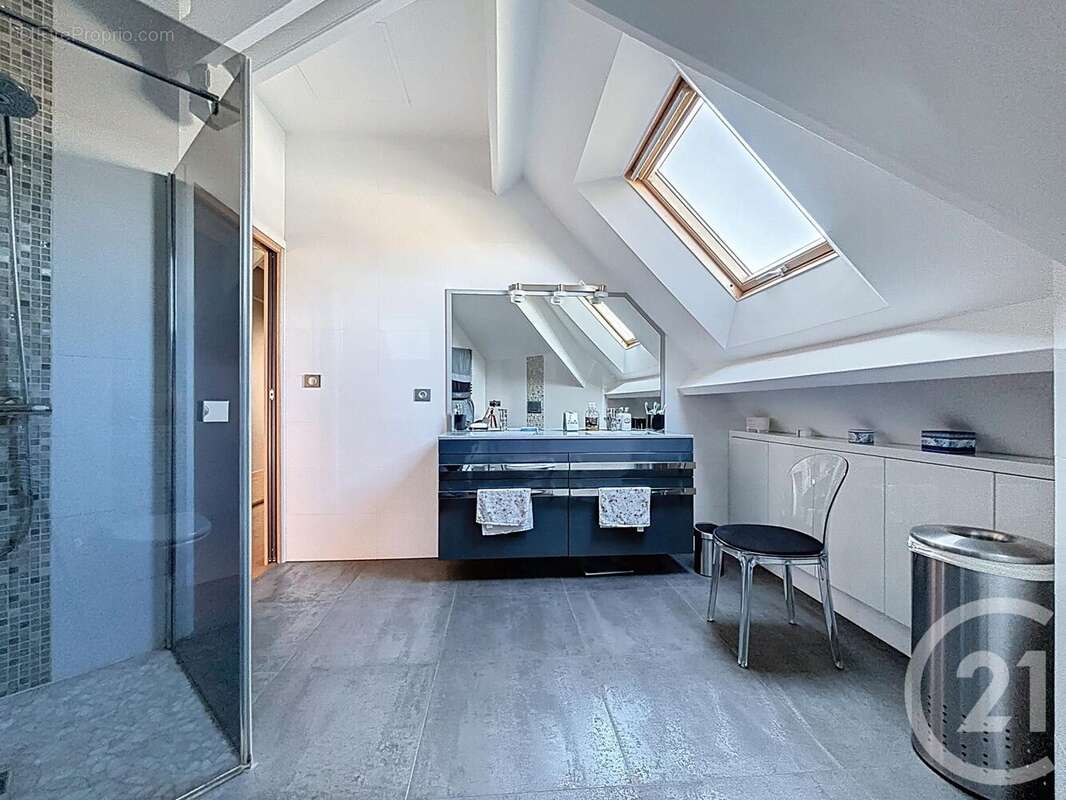 Maison à VAUX-LE-PENIL