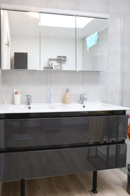 Maison à VAUX-SUR-MER