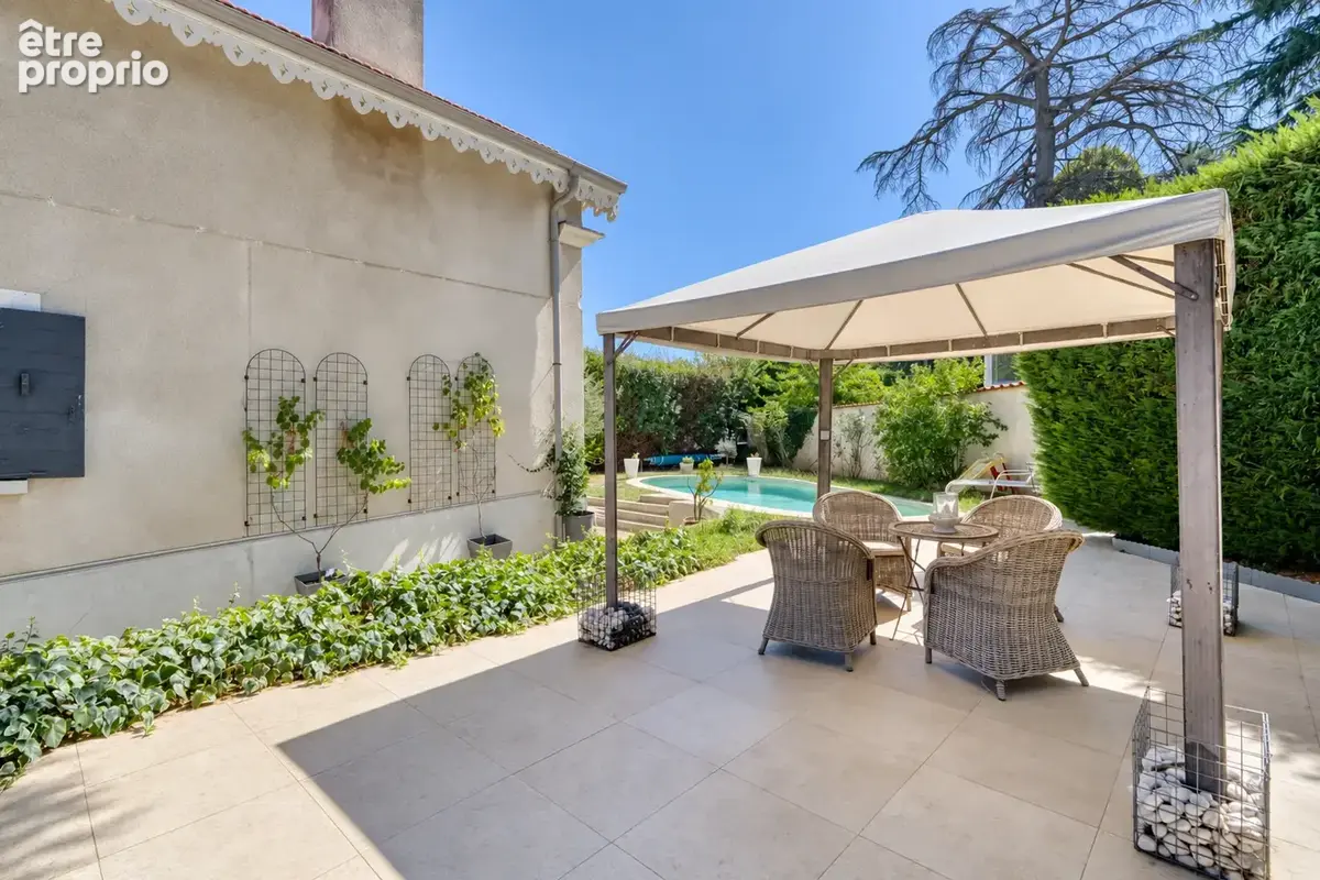 OULLINS - Propriété de 400 m2 - photo 7