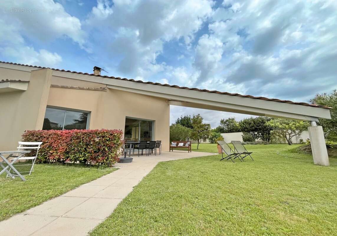 Maison à L'ISLE-SUR-LA-SORGUE