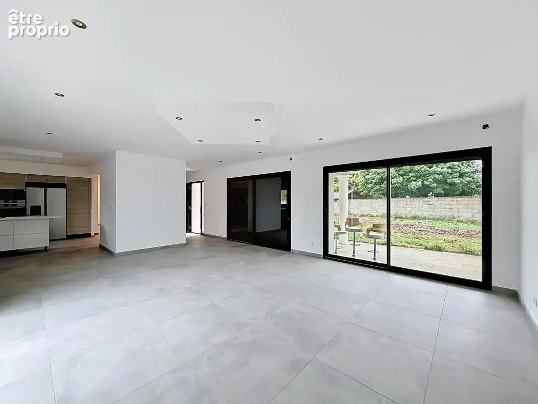 Maison 165 m² à Villieu-Loyes-Mollon  - photo 7