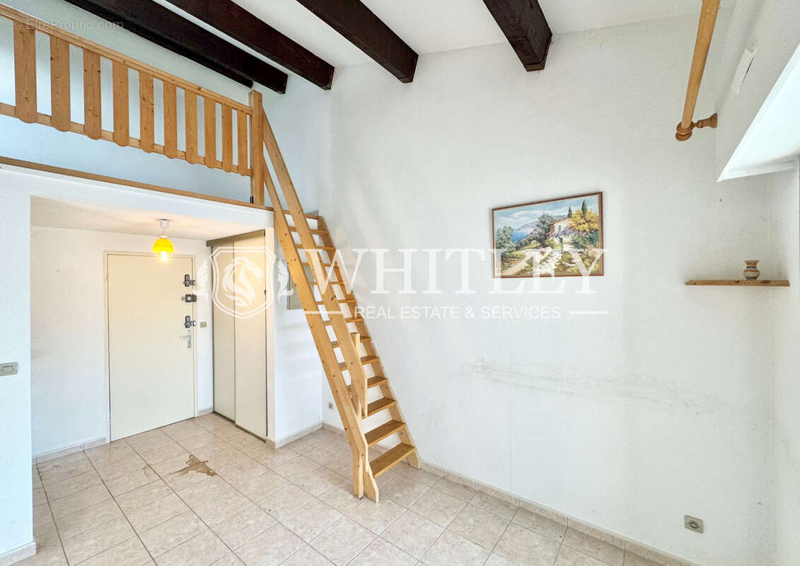 Exclusivité 2 pièces dans résidence avec piscine, garage et cave - photo 2