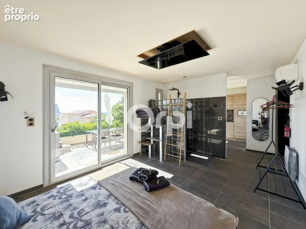 ** Cassis - Ensemble de trois appartements ** - photo 11