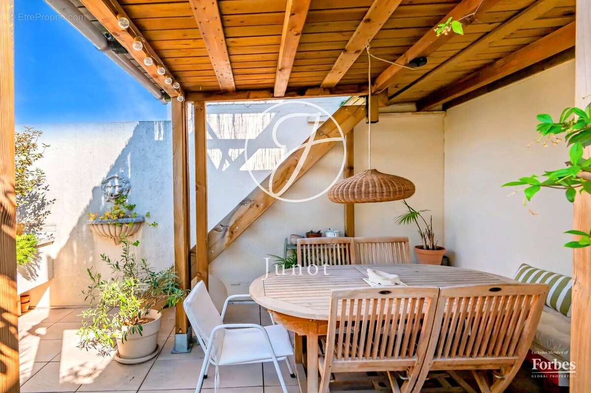 Paris 18e - MARCADET / LAMARCK - Appartement - 3 pièces - 80,03m² Carrez - 2 chambres -  Terrasse et 2 balcons de 29m² - Dernier - photo 14